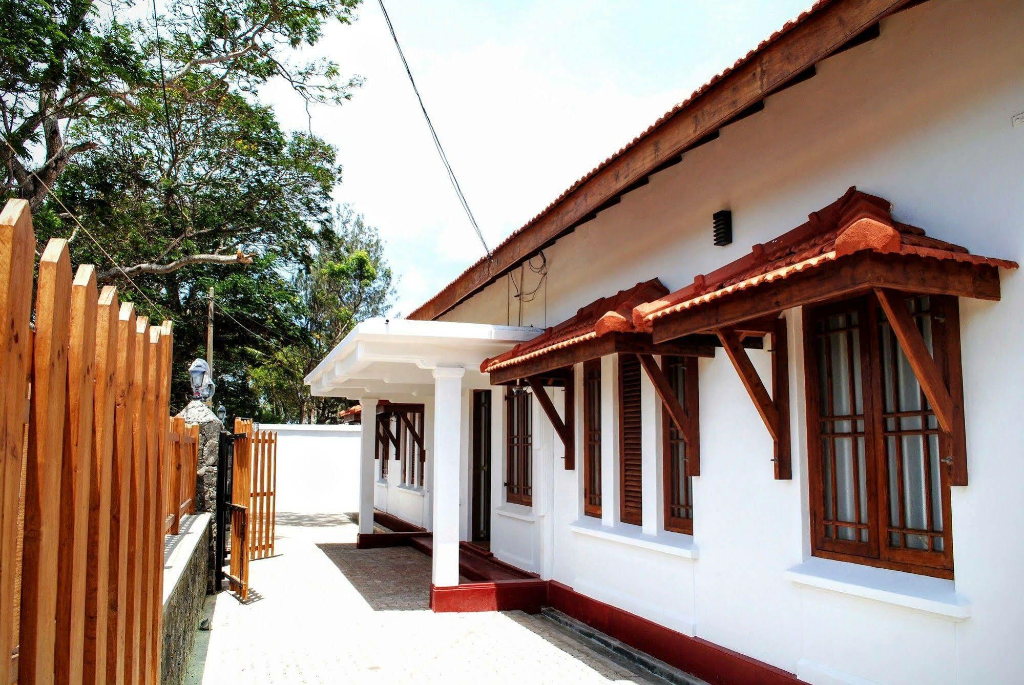 Miura Dutch Edge Hotel Negombo Exterior foto