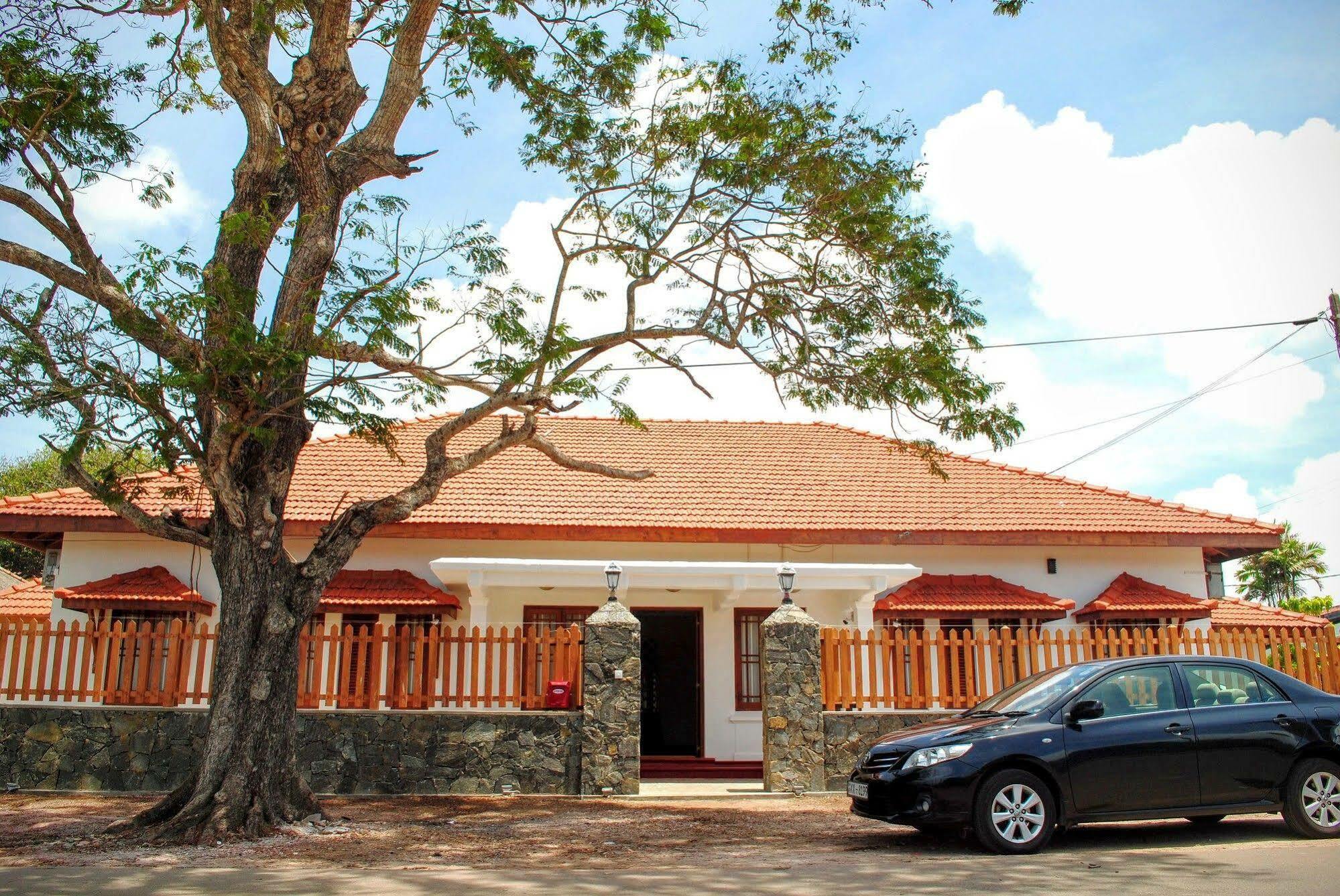 Miura Dutch Edge Hotel Negombo Exterior foto
